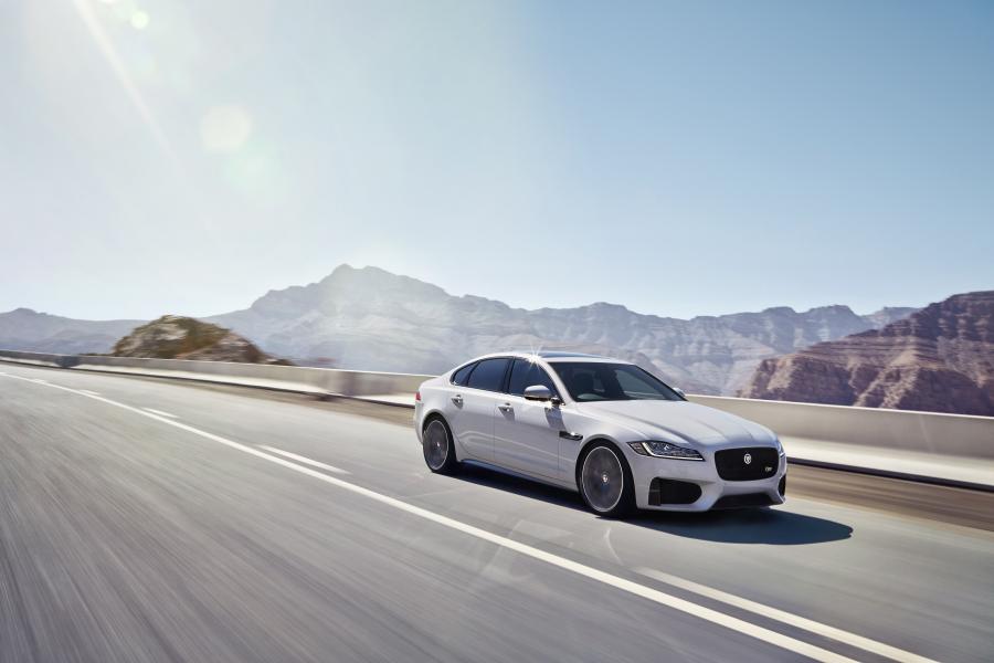  Jaguar XF S AWD 2015 года  (фото 15 из 43)